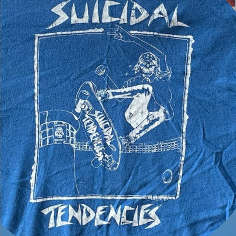 A tour OG w/ no stains or rips, piping on arms & logo on back center panel